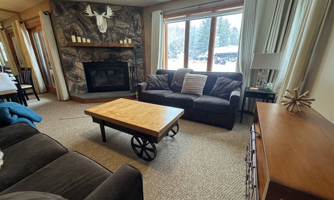 Stratton Mountain Condo | Prime Ski-In Ski-Out Condo Steps from Tamarack Chair Lift