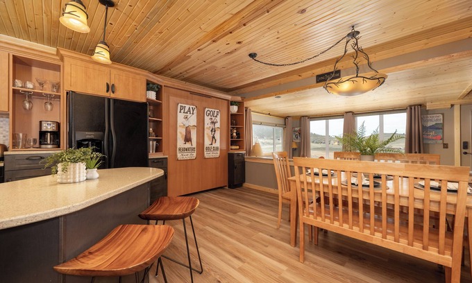 Silvercreek Condo | Ideal Ski-in, Ski-out Condo with Jacuzzi Tub & Pool