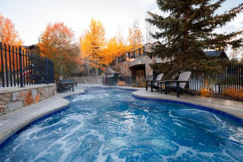 Four O'Clock Apartment | Inviting Ski-In Ski-Out Breck Condo with Great Amenities