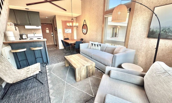 Lutsen Condo | Top Floor Condo with Ski-in/Ski-out Access and Spa