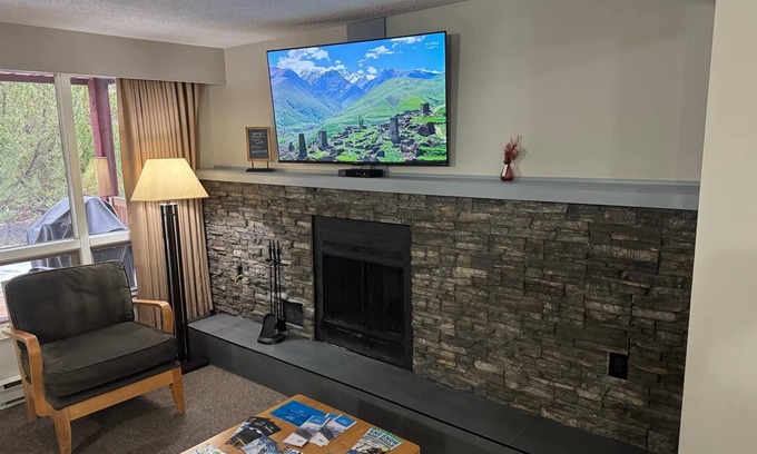 East Kootenay Apartment | Unforgettable Ski-In & Ski-Out Village Apartment Experience