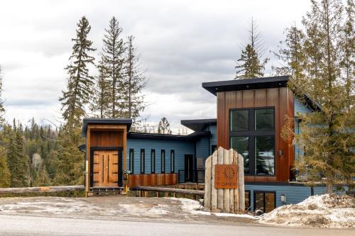 East Kootenay House | Experience The Qanuk Fernie - Ski In, Pet Friendly Retreat