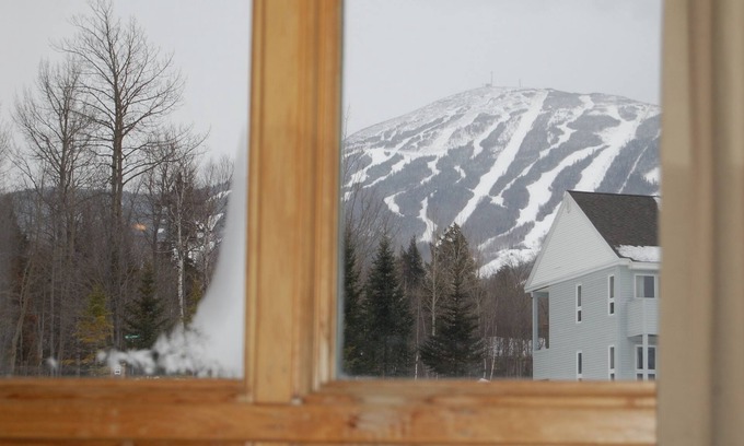 Carrabassett Valley Condo | Perfect Ski-In/Ski-Out Condo with Pool and Spa Amenities
