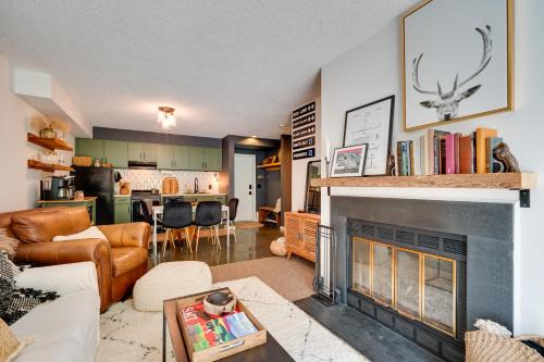 Londonderry Apartment | Ultimate Ski-In/Ski-Out Magic Mountain Condo with Deck