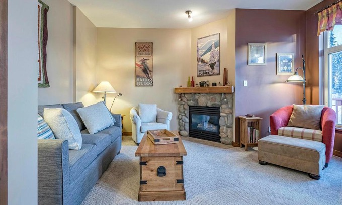 Silver Star Mountain House | Cozy Ski Inn with Breakfast and Relaxing Hot Tub