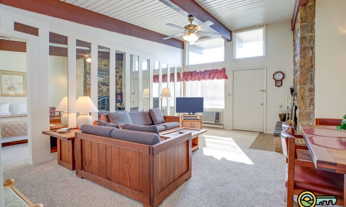 Mount Jackson Condo | Unmatched Views at Ski/MTB/Golf Condo (#134) - Pet Friendly!