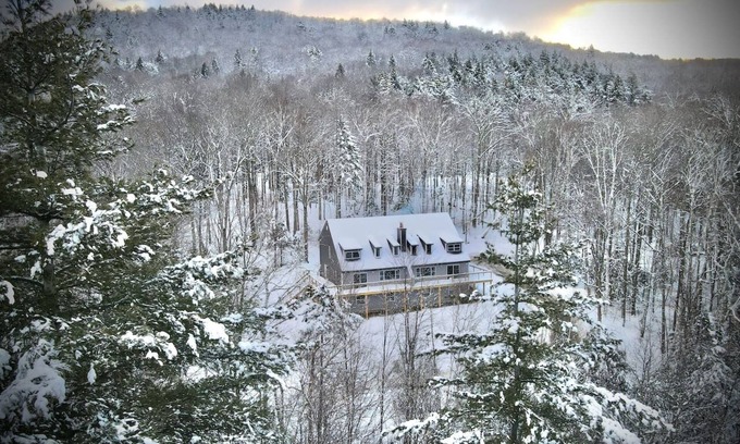 Pittsfield House | Ski/MTB (Sleeps 20) Home near Killington/Woodstock