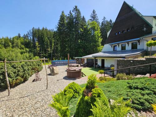 Stare Hamry Hotel | Relax at Ski Park Gruň: Pool, Spa & Family-Friendly Fun