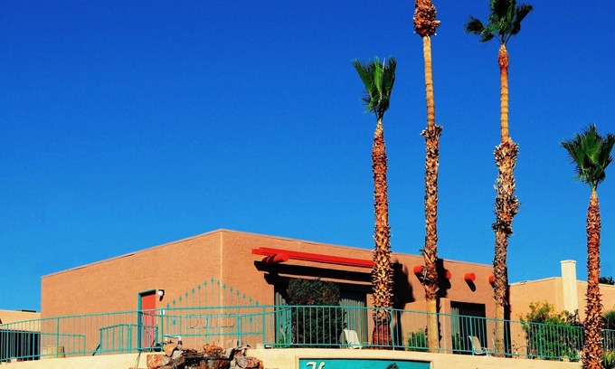 Lake Havasu City Resort | Adventure Awaits: Ski, Raft, Swim & Relax by the Ocean