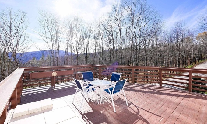 Plymouth House | Inviting Ski Retreat Townhome with Lake Views in Plymouth, VT