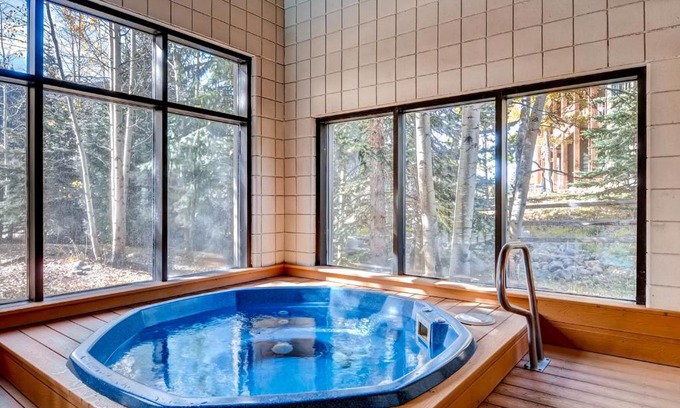 Mountain House Apartment | Comfortable Ski Run Condominiums #108 with Pool & Hot Tub