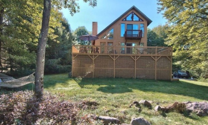 Briar Crest Woods Ski Chalet | Cozy Lakefront Chalet Near JFBB & Camelback - 9.6/10 Rated