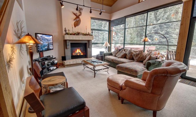 Keystone House | Explore Ski Tip Ranch: Family-Friendly Retreat with a Hot Tub