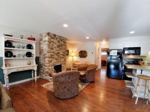 Red River Apartment | Cozy Ski View 04 Columbine - Main Street with Patio Grill