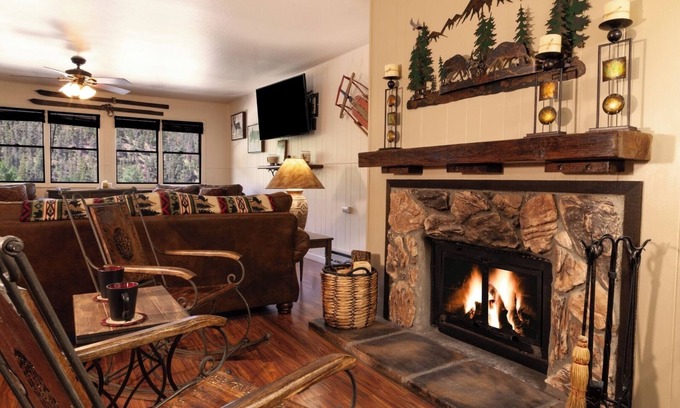Red River Condo | Inviting Ski View 9: Prime Location with Breakfast & Kitchen