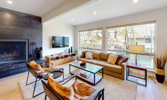 Purgatory Condo | Cozy Ski View Condo with Fireplace & Hot Tub Amenities