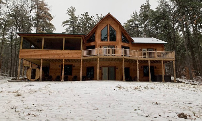 Jay Ski Chalet | Experience Deer Pine Chalet: A Guest Rated 10/10 Retreat
