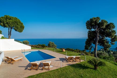 Agia Paraskevi Villa | Unwind at Skiathea Villas: Oceanfront Bliss & Top Reviews