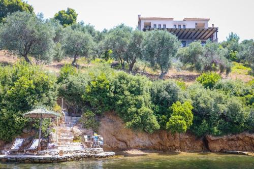 Punta Villa | Relax at Skiathos Beach Villa Aphrodite for Family Fun