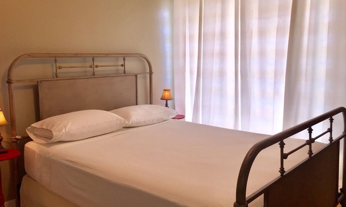 Murray House | Premier Skiers' Retreat with Spa & Pet-Friendly Amenities