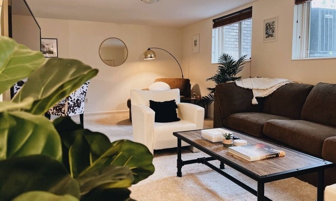 Cottonwood Heights House | Explore Skiers Paradise - Modern 2BR Near Top Resorts!