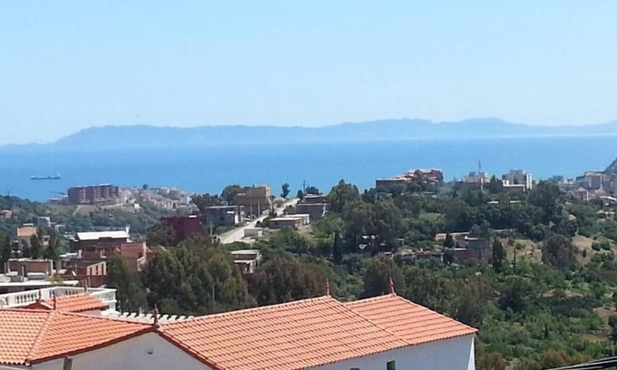 Cite de L'Esperance House | Skikda: Perfect Holiday Home with Ocean View & Pool