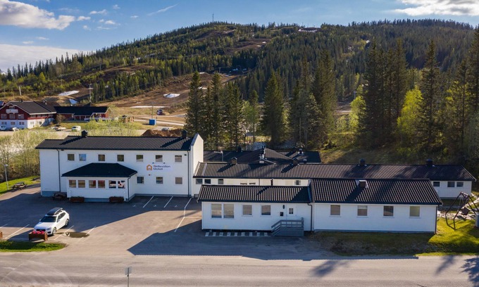 Mo-I-Rana Hotel | Cozy Skillevollen Motell: Family-Friendly with Breakfast Included