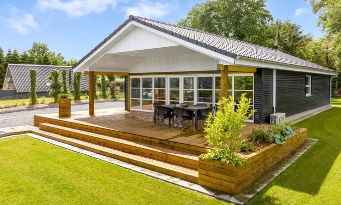Hojslev House | Cozy Retreat - Steps from the Inlet, Ideal for Families