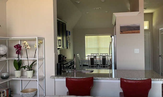 College Station House | Escape the Gameday Rush: Family-Friendly Hotel with Breakfast