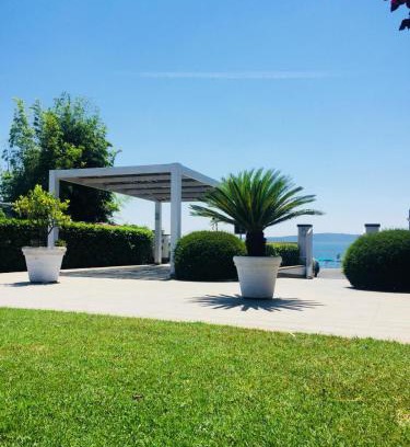 Lake Bracciano House | Experience Oceanfront Bliss at Skipper White Guest House