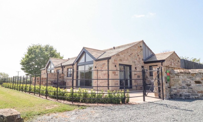Bolton by Bowland Cottage | Skirden View: Pet-Friendly Retreat with Hot Tub in Chatburn