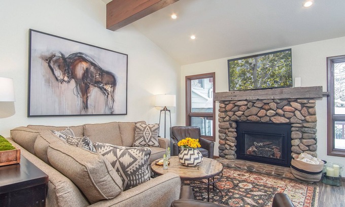Warm Springs Condo | Experience Skiway Chalet: Steps from Warm Springs Lifts