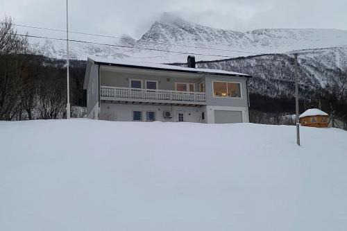 Kvaloya House | Unforgettable Oceanfront Getaway at Skogstad Ferie og fritid