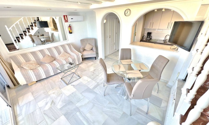 Golden Mile Apartment | Skol 706: Inviting 2-Bedroom Apartment with Ocean View