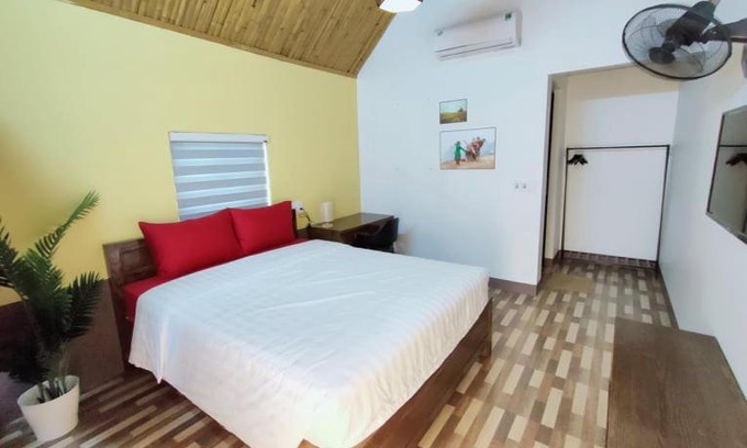Ha Giang Hotel | Inviting Sky Bay Hà Giang: Family-Friendly with Pool & Breakfast