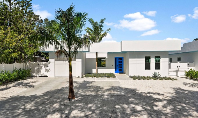 Arlington Park House | Relaxing Sky Blue Sarasota Pool Home for Up to 18 Guests