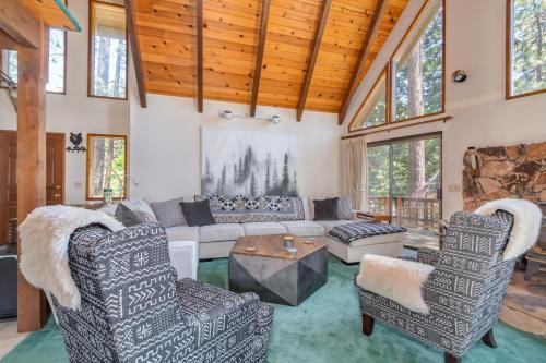 Arnold House | Sky Chalet