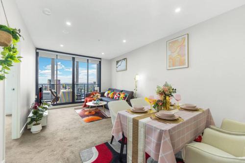 Parramatta Apartment | Convenient Sky-City Apt Near Train & Shopping Attractions