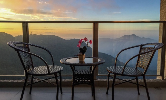 Genting Highlands Hotel | Relax at Sky D'Mont Suites: Pool, Dining & Family Friendly