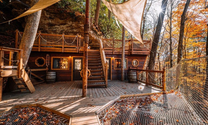 Rogers Hotel | Sky Dancer: Cozy 1 Bed Retreat with Family-Friendly Amenities
