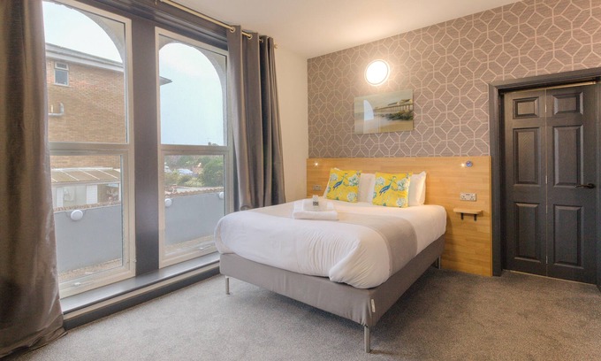 Great Yarmouth Apartment | Sky Executive Studio: Top-Rated Stay with Kitchen Amenities
