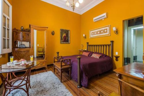 Ciudad Vieja Apartment | Sky Garden Sarandi: Art Nouveau Elegance with Pool & BBQ