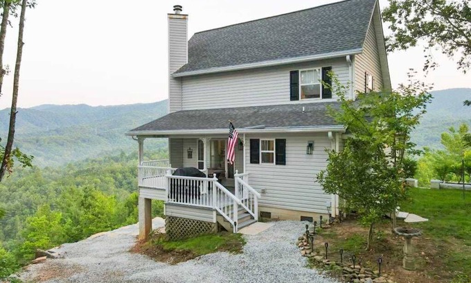 Andrews House | Sky Harbour: Guest Rated 10/10 & Family-Pet Friendly Stay