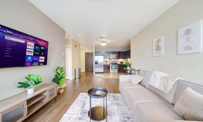 Downtown Pittsburgh Apartment | Sky High Retreat: Valet, Gym & Lounge for Ultimate Relaxation