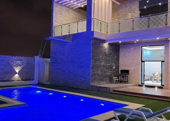 Salalah Ski Chalet | Explore Comfort at Sky ittin سما إتين - 4-Star Retreat