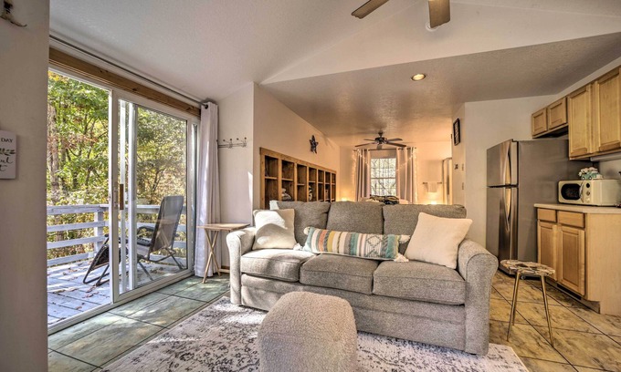 Almond Apartment | Stylish 'Sky Loft' Bryson Studio Near Fontana Lake!