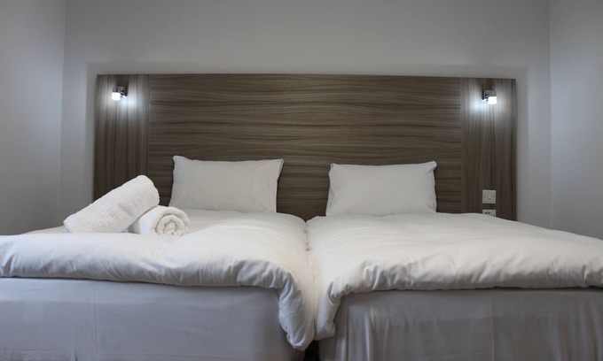 Hillingdon Hotel | Budget-Friendly Sky Nights Hotel Near London Heathrow