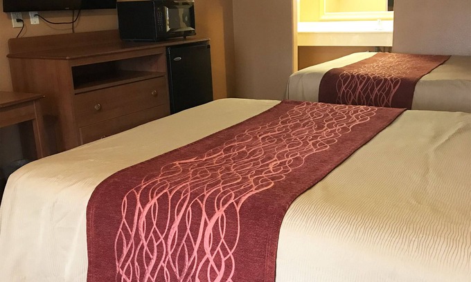 Anthony Hotel | Sky Palace Inn Anthony: Cozy Rooms with Breakfast Included