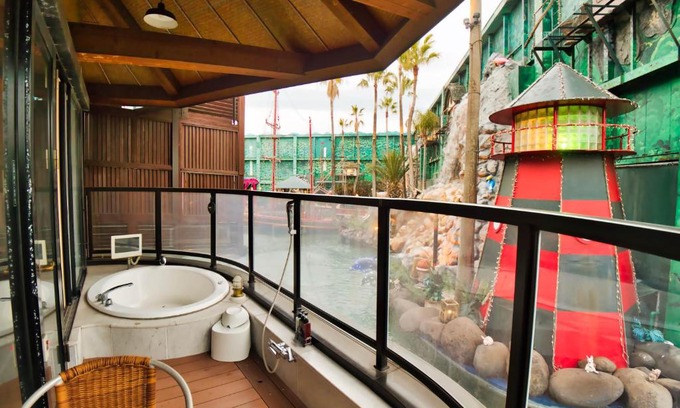 Oita Hotel | Sky Paradise: Relax and Unwind with Inviting Hot Tub