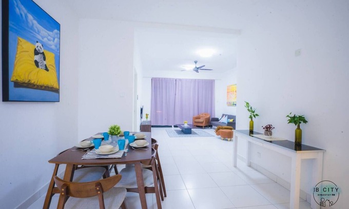 Setia Tropika Apartment | Relaxing Retreat at Sky Peak - Homestay with Pool & Breakfast